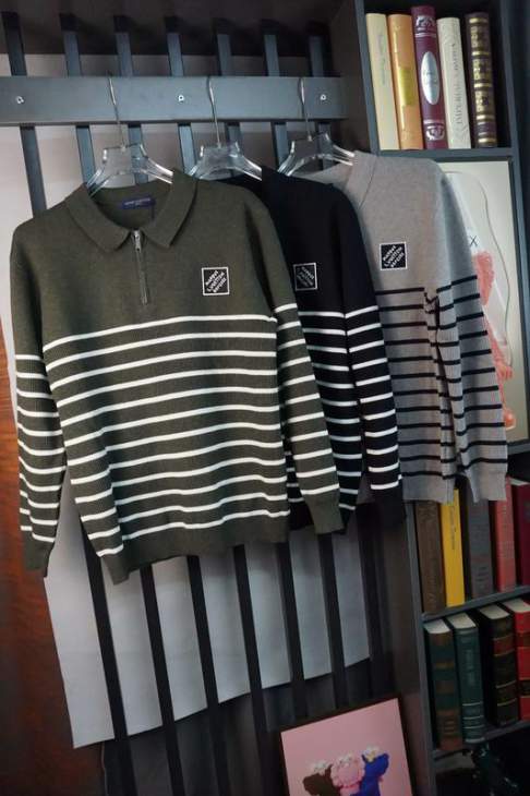 Picture of Louis Vuitton Sweaters _SKULVXS-XLattr1547349